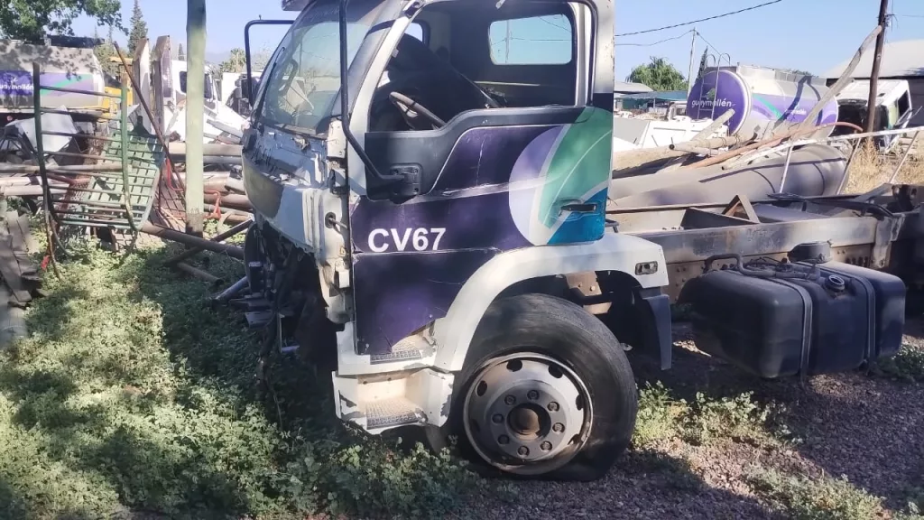 Foto de vehículo desguazado con GPS activo en el sistema de Guaymallén