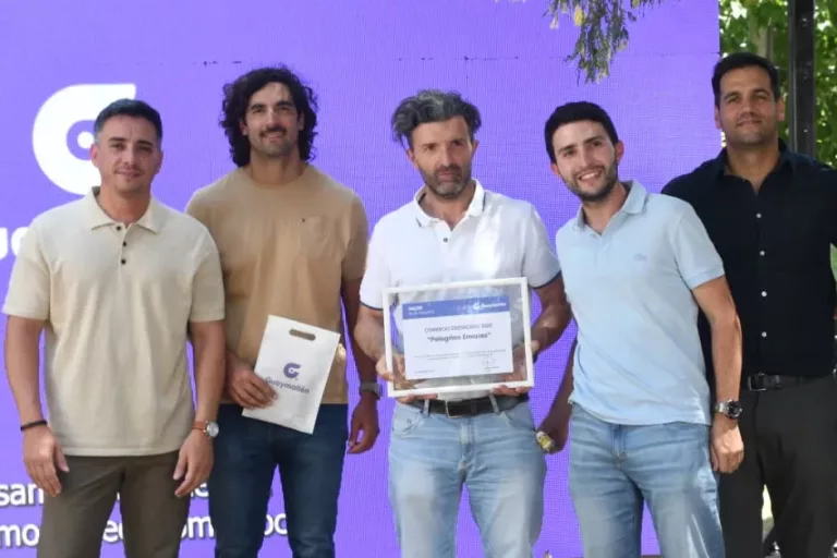 Acto de Guaymallén premiando agentes destacados y comerciantes mientras crecen las denuncias por viandas, catering y proveedores amigos