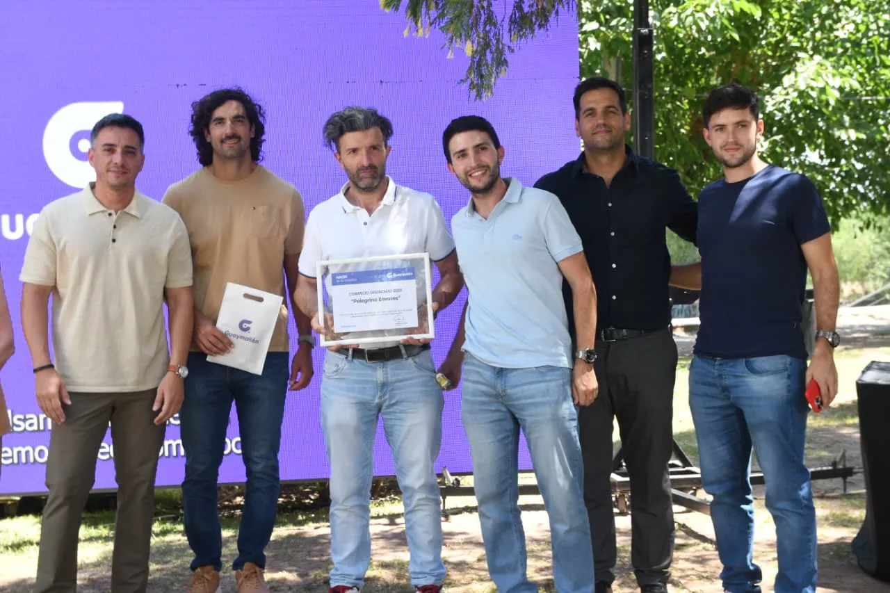 Acto de Guaymallén premiando agentes destacados y comerciantes mientras crecen las denuncias por viandas, catering y proveedores amigos