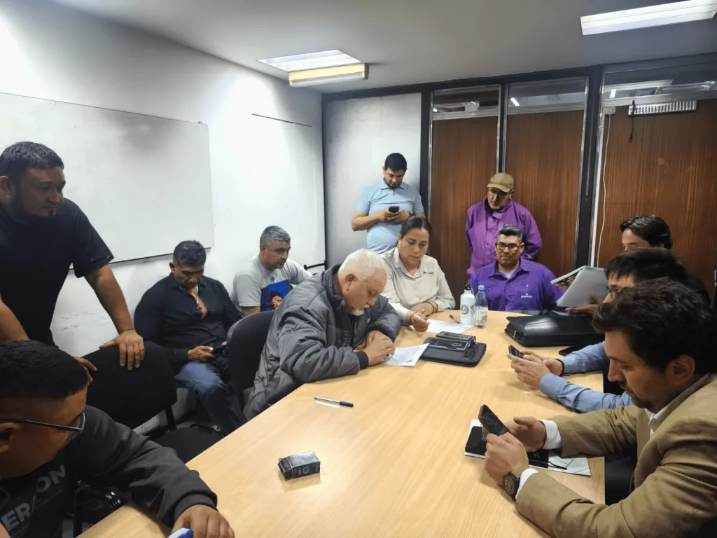 Representantes municipales y sindicales reunidos durante la audiencia de conciliación salarial de Guaymallén del 28 de octubre de 2026.